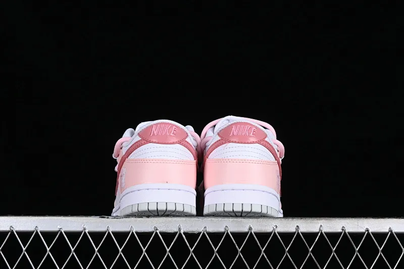 All categories Nk SB Dunk series Nk SB Dunk Low low-top sneakers Nk Dunk Low Sanshi Laboratory Dopamine Foundation Hug Bear SB strap low-top casual sneakers DH9765-102